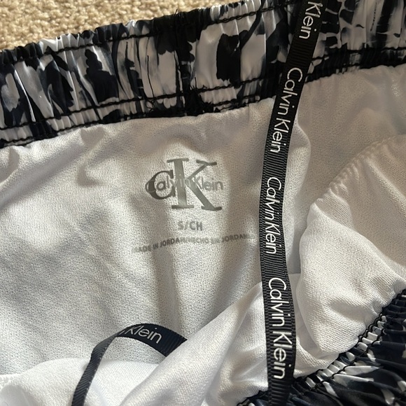 Calvin Klein Black and White athletic shorts size S - Picture 3 of 4